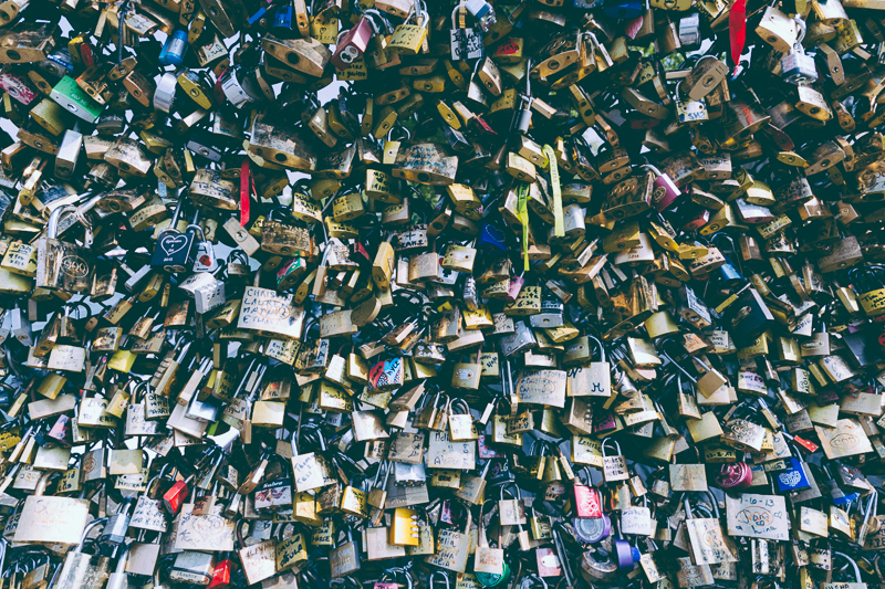lovers locks in Paris