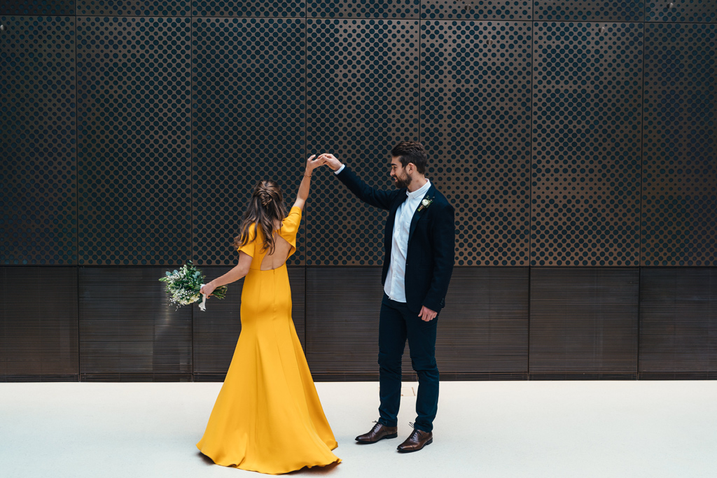 relaxed modern wedding photography